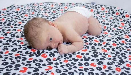 What Is A Sensory Muslin? The Black and White Magic for Newborn Eyesight - Bullabaloo